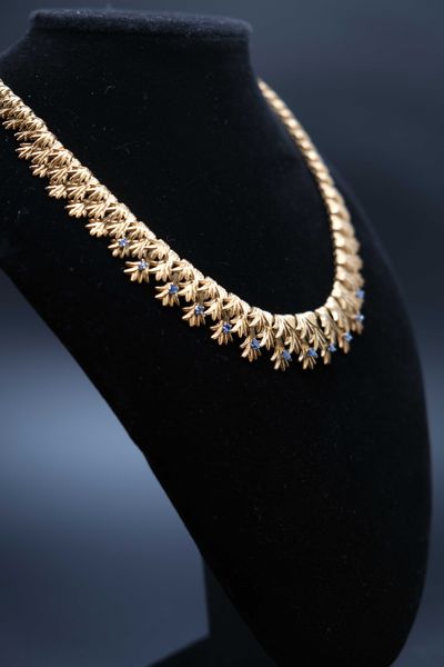Important collier draperie en or jaune (750) Longueur : 40 cm environ, Poids Brut : 78,2 gr