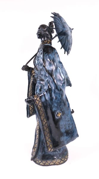 Paul BECKRICH (1955) "Maïko de Giou (Japonaise à l'ombrelle)" bronze patiné bleu et or, monogrammé. Cachet du fondeur. H : 58 cm