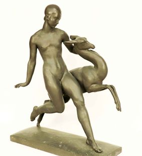 Pierre TRAVERSE (1892-1979) "Jeune femme courant avec une gazelle" Bronze signé Alexis Rudier Fondeur Paris 82x64x26 cm