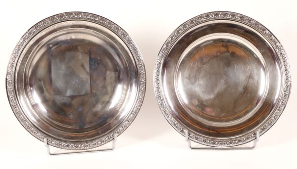 ODIOT - Paire de plats ronds poinçon Minerve, diamètre 26 cm. 1278 gr